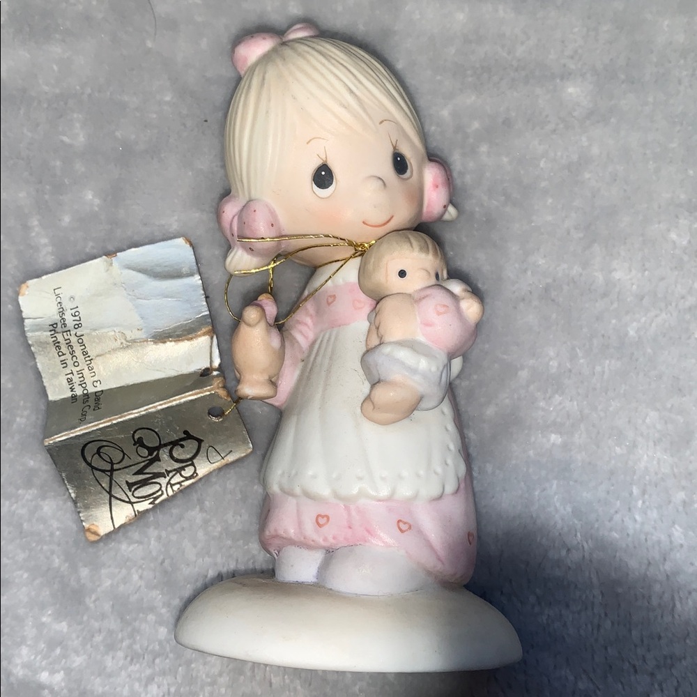 -1967 Precious Moments Fine Porcelain JESUS IS THE LIGHT Pink & Cream Figurine - Picture 4 of 10
